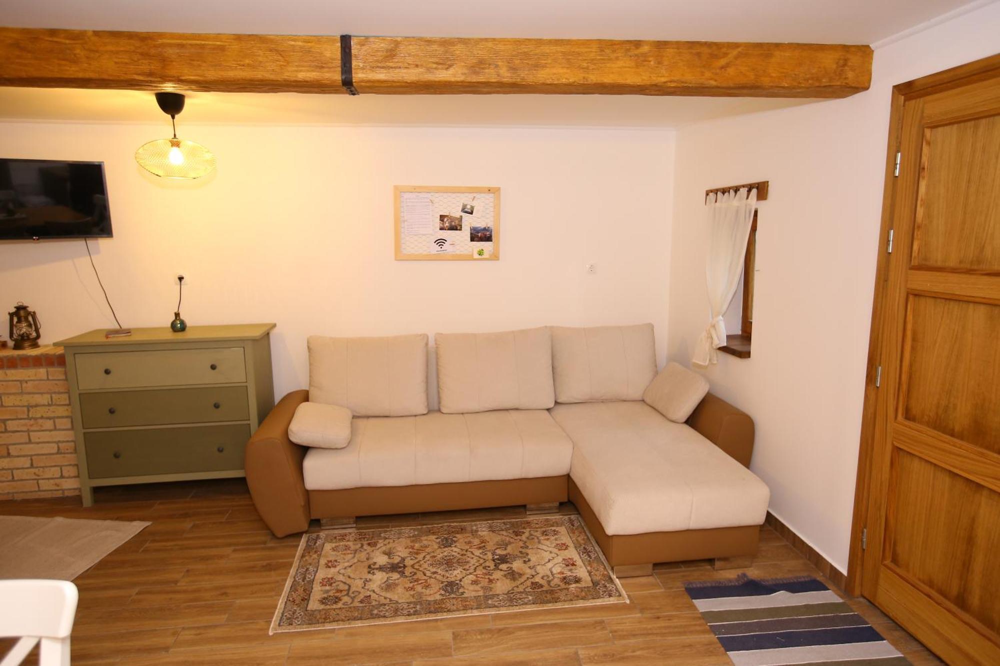 Goher Pince Es Vendeghaz Apartment Csaszartoltes Bagian luar foto