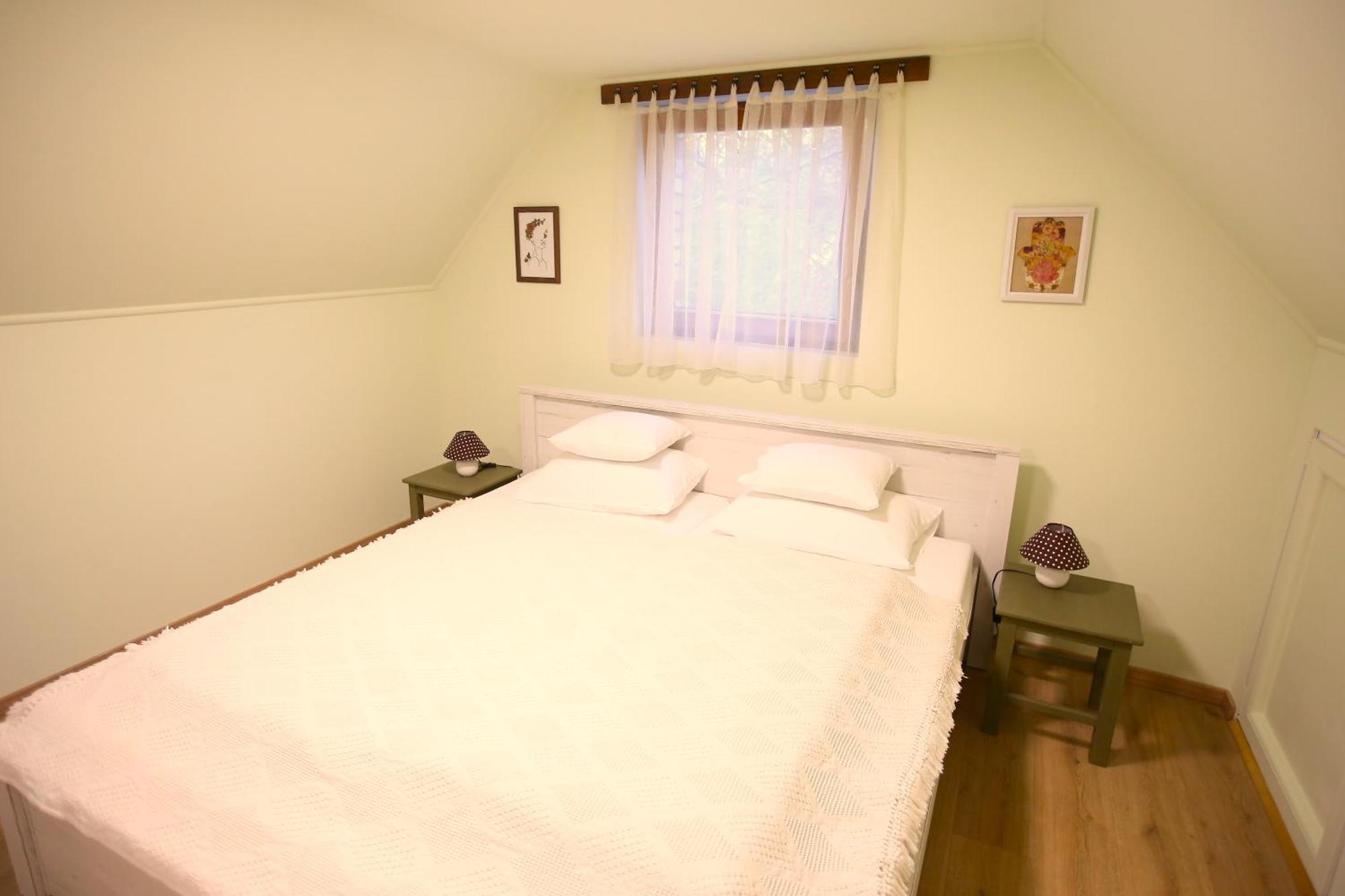 Goher Pince Es Vendeghaz Apartment Csaszartoltes Bagian luar foto
