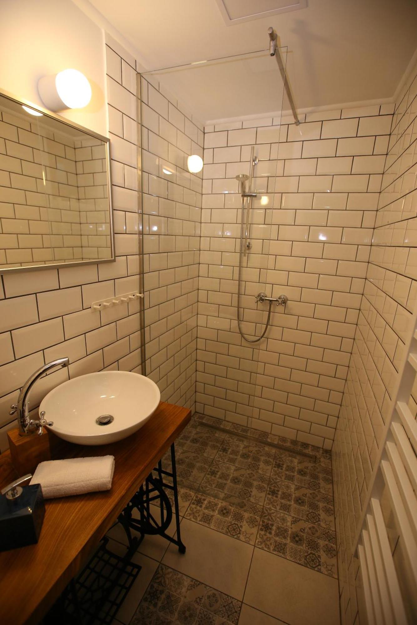 Goher Pince Es Vendeghaz Apartment Csaszartoltes Bagian luar foto